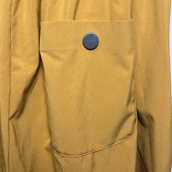 Athleta Skyline II Paperbag Waist Pleated Belted Shorts Size 8 Tuscan Gold - Picture 9 of 9